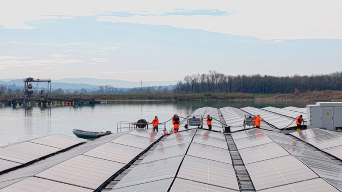 0020-Floating-PV-Lahr-2025-benz+heinig- Floating-PV, schwimmende Photovoltaik auf dem Waldmattesee, in Lahr, im Schwarzwald